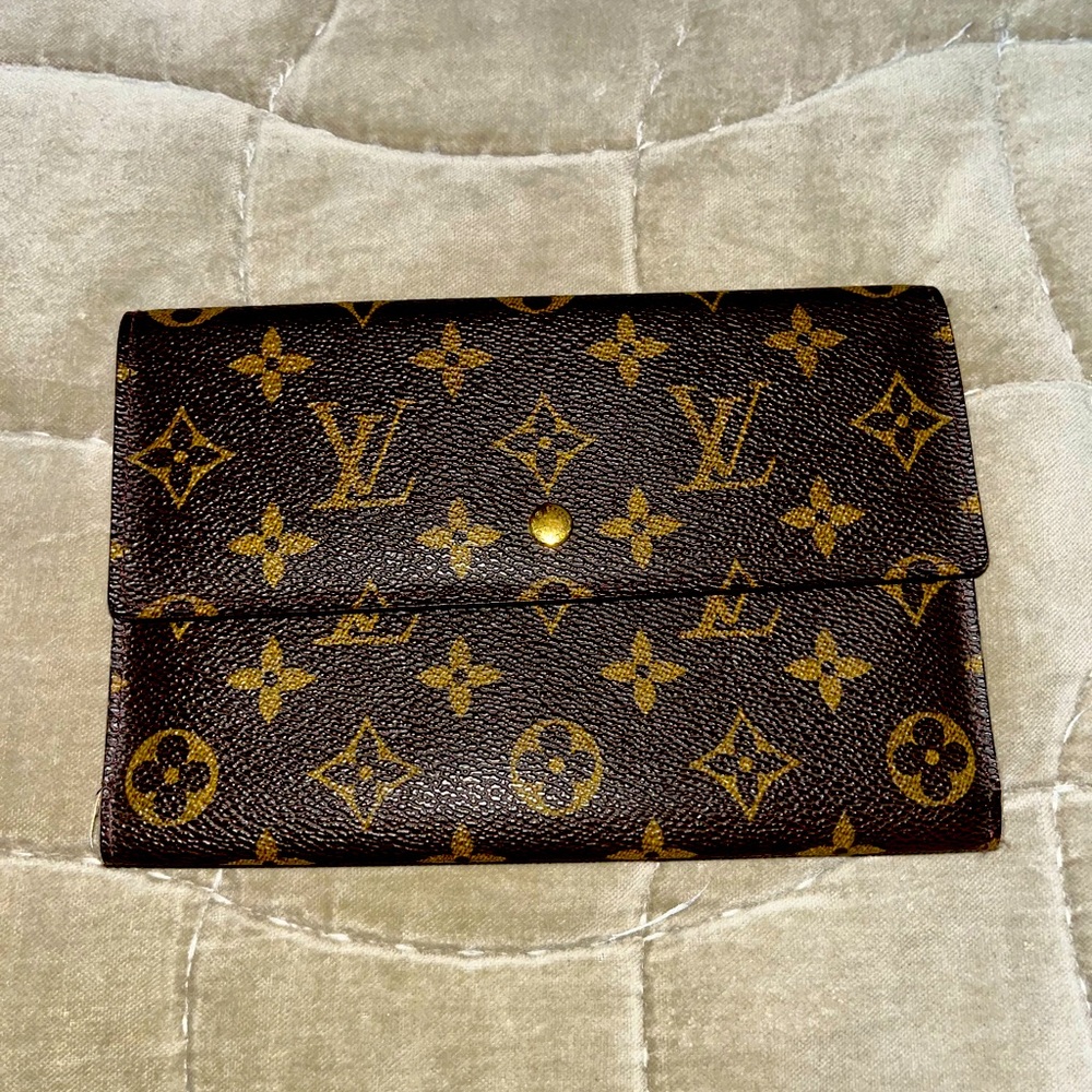 Louis Vuitton Monogram Passport wallet, -Authentic